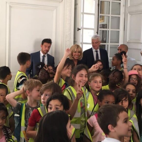 Brigitte Macron a fait visiter le Château de Versailles à des milliers d'enfants Franciliens au cours d'un évènement caritatif organisé par Emerige mécénat le 23 juillet 2018.