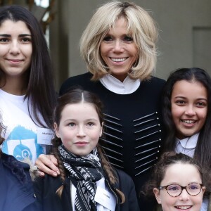 La première dame Brigitte Macron accueille les enfants de l'UNICEF pour la Journée internationale des droits de l'Enfant au palais de l'Elysée à Paris le 20 novembre 2017. © Stéphane Lemouton / Bestimage