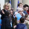 La première dame Brigitte Macron accueille les enfants de l'UNICEF pour la Journée internationale des droits de l'Enfant au palais de l'Elysée à Paris le 20 novembre 2017. © Stéphane Lemouton / Bestimage