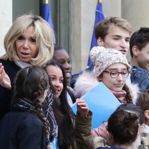 La première dame Brigitte Macron accueille les enfants de l'UNICEF pour la Journée internationale des droits de l'Enfant au palais de l'Elysée à Paris le 20 novembre 2017. © Stéphane Lemouton / Bestimage