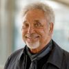 Exclusif - Tom Jones arrive à l'aéroport de Heathrow à Londres, le 6 juin 2018.