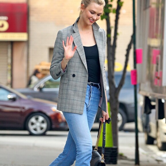 Exclusif - Karlie Kloss se rend sur un photoshoot à New York, le 1er juin 2018.