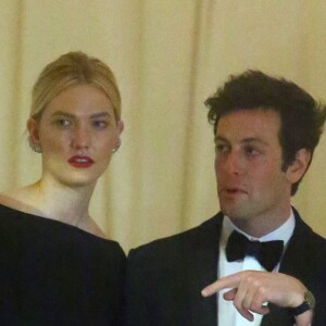 Karlie Kloss et son compagnon Joshua Kushner - Les célébrités quittent la soirée d'ouverture de l'exposition Heavenly Bodies: Fashion and the Catholic Imagination à New York, le 7 mai 2018