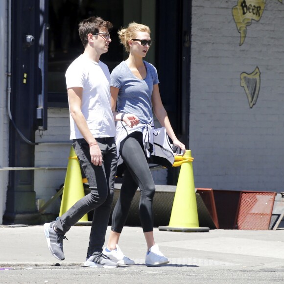 Exclusif - Karlie Kloss se dispute violemment avec son compagnon Joshua Kushner après avoir visité un appartement à New York le 10 juin 2016