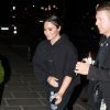 Exclusif - Malgré sa blessure à la cheville, Demi Lovato rentre à l'hôtel Royal Monceau et salue ses fans après son concert au Zénith de Paris le 4 juin 2018.