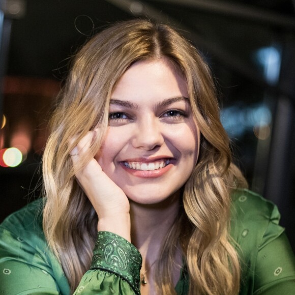 Exclusif - Louane Emera lors de l'enregistrement de l'émission "Toute la musique qu'on aime" présentée par N.Aliagas à Paris le 4 décembre 2017. L'émission sera diffusée sur TF1 le 31 décembre 2017. © Cyril Moreau / Bestimage