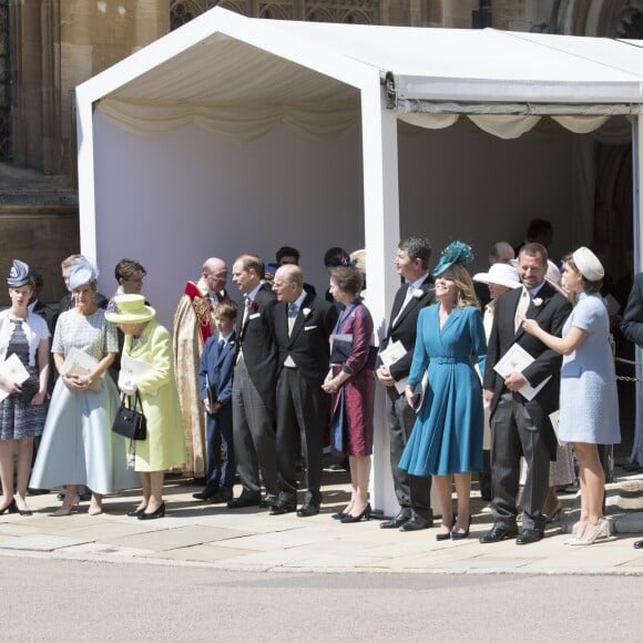 La reine Elizabeth II d'Angleterre et la famille royale à la sortie de la chapelle St. George au château de Windsor, le 19 mai 2018.