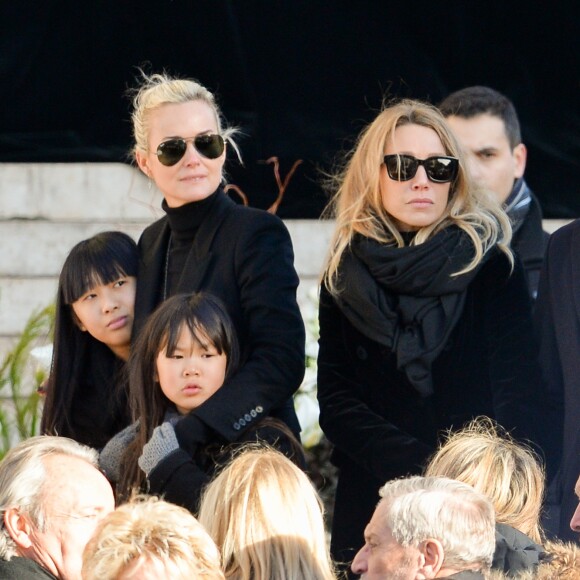 David Hallyday, Laura Smet, Laeticia Hallyday, ses filles Jade et Joy devant l'église de la Madeleine pour les obsèques de Johnny Hallyday à Paris, France, le 9 décembre 2017. © Veeren/Bestimage