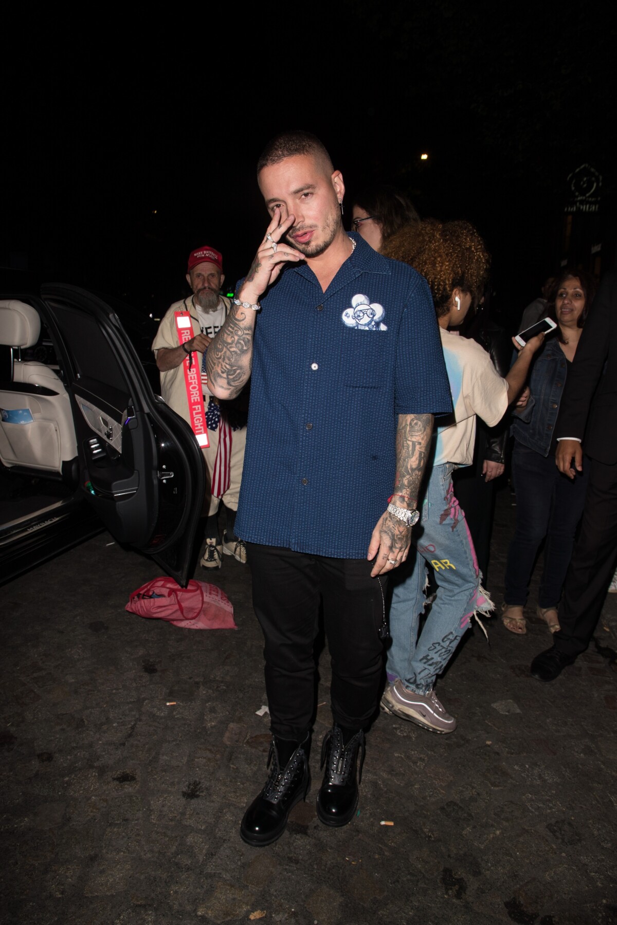 J Balvin Throws Surprise Party For Girlfriend Valentina Ferrer's 30th  Birthday