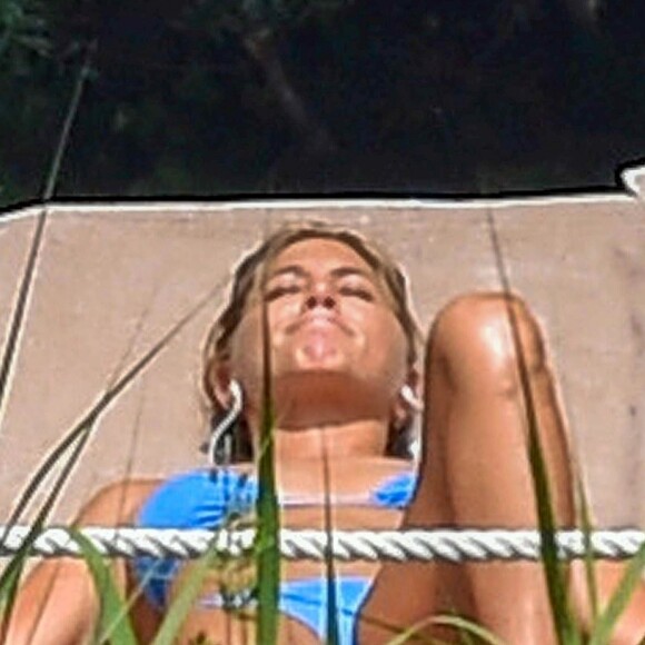 Exclusif - Jennifer Aniston bronze autour d'une piscine à Portofino en Italie avant le tournage de son prochain film " 'Murder Mystery!" le 22 juillet 2018.