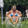 Exclusif - Jennifer Aniston bronze autour d'une piscine à Portofino en Italie avant le tournage de son prochain film " 'Murder Mystery!" le 22 juillet 2018.