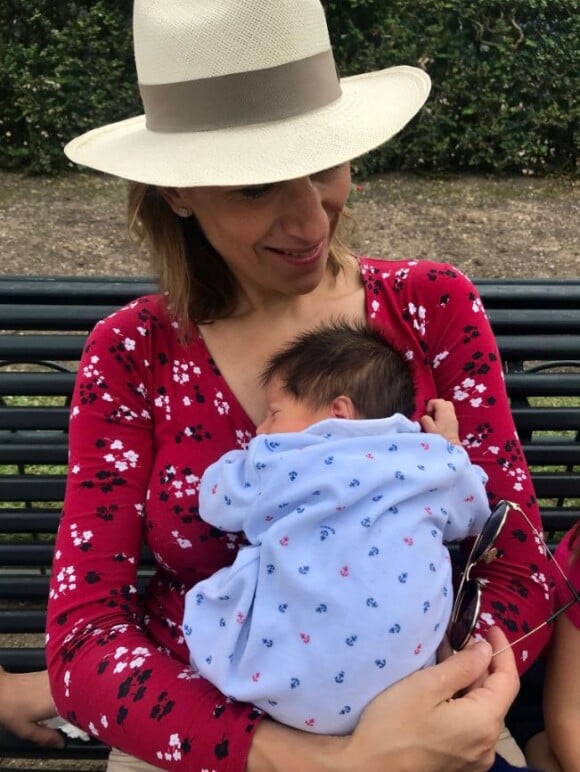 Maud Fontenoy pose avec son nouveau-né, Côme, sur Twitter. Juin 2018