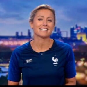 Anne-Sophie Lapix lors du JT de France 2 le soir de la finale de la Coupe du monde 2018 - France 2, 15 juillet 2018