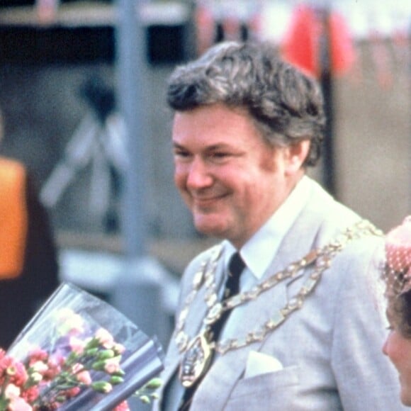 Lady Diana en manteau croisé long camel, en 1986.