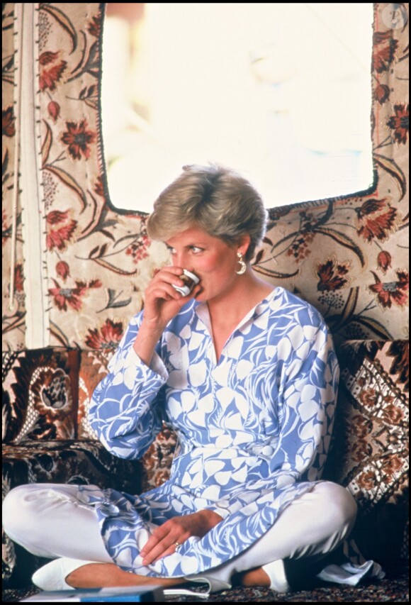 Lady Diana aux Emirats Arabes en 1986.