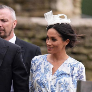 Meghan Markle en robe Oscar de la Renta pour le mariage de Celia McCorquodale, la cousine du prince Harry et nièce de Lady Diana, en juin 2018.