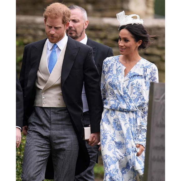 Meghan Markle en robe Oscar de la Renta pour le mariage de Celia McCorquodale, la cousine du prince Harry et nièce de Lady Diana, en juin 2018.