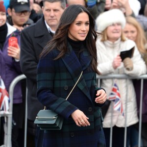 Meghan Markle en manteau tartan signé Burberry, en Ecosse, en février 2018.