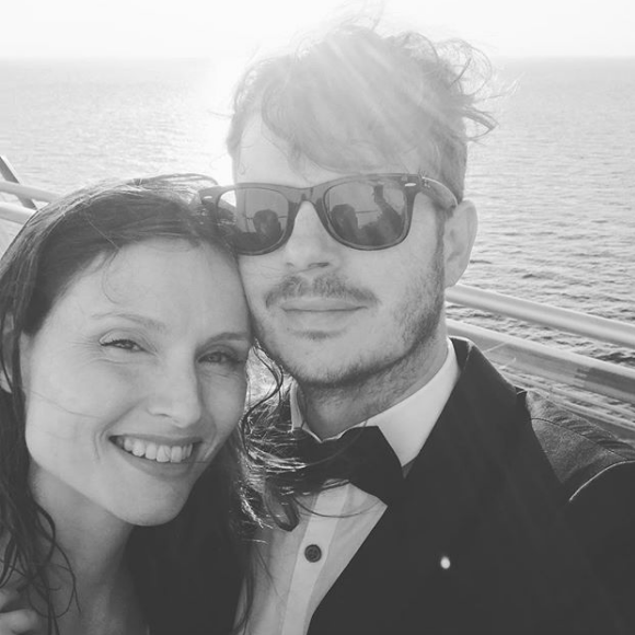 Sophie Ellis-Bextor et son mari Richard Jones (photo Instagram lors de leur croisière à bord du Britannia en août 2018) attendent leur cinquième enfant, comme elle l'a révélé le 10 août 2018 à Chris Evans sur BBC Radio 2.