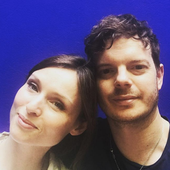 Sophie Ellis-Bextor et son mari Richard Jones (photo Instagram du 26 juin 2018 pour leur 13e anniversaire de mariage) attendent leur cinquième enfant, comme elle l'a révélé le 10 août 2018 à Chris Evans sur BBC Radio 2.