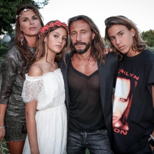 Exclusif - Bob Sinclar, sa femme Ingrid et leurs enfants Raphaël et Paloma - Cérémonie religieuse - Mariage de Benjamin Castaldi et Aurore Aleman au Mas de La Rose à Eygalières, le 27 août 2016. © Jacovides-Moreau/Bestimage