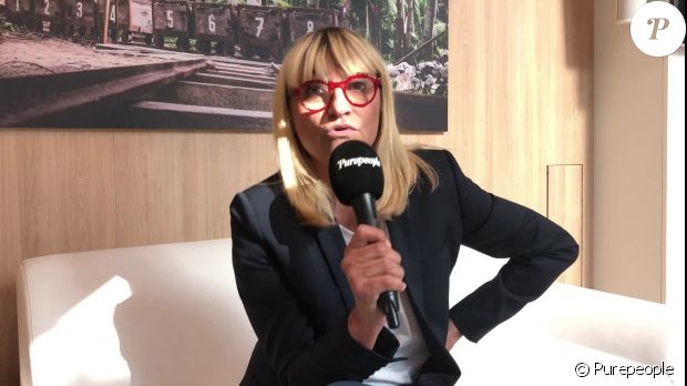 Christine Bravo en interview avec Purepeople.com pour la diffusion de &quot;L&#039;aventure Robinson&quot; le 17 août 2018 sur TF1.