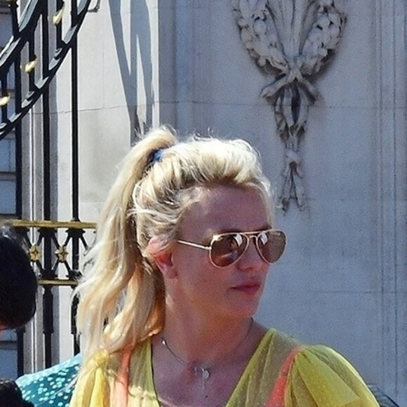 Exclusif - Britney Spears et ses enfants Jayden et Sean visitent Buckingham Palace et les autres attractions touristiques, accompagnés par deux gardes du corps. Londres, le 3 août 2018. M