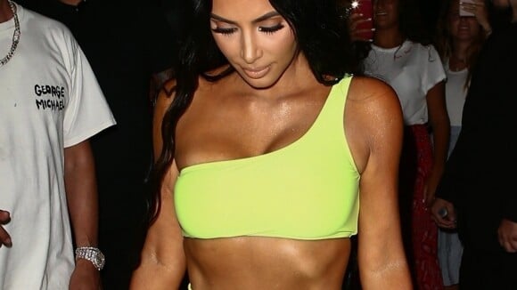 Kim Kardashian : Robe fendue et string apparent en soirée à Miami