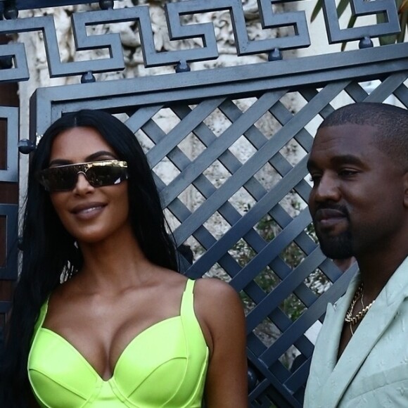 Kanye West et Kim Kardashian lors de leurs vacances à Miami le 18 août 2018. Ils devaient asister le soir même au mariage du rappeur 2 Chainz et Kesha Ward.