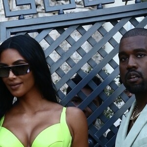 Kanye West et Kim Kardashian lors de leurs vacances à Miami le 18 août 2018. Ils devaient asister le soir même au mariage du rappeur 2 Chainz et Kesha Ward.