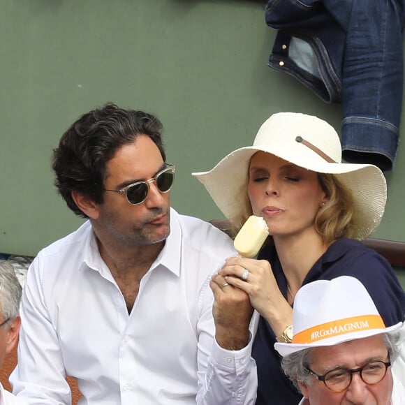 Sylvie Tellier (enceinte) et son mari Laurent dans les tribunes des Internationaux de France de Tennis de Roland Garros à Paris, le 10 juin 2018. © Dominique Jacovides - Cyril Moreau/Bestimage