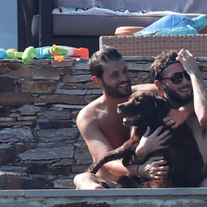 Exclusif - L'animateur Christophe Beaugrand et son mari Ghislain Gerin en vacances avec des amis et leur chienne Colby à Saint-Tropez le 31 juillet 2018.