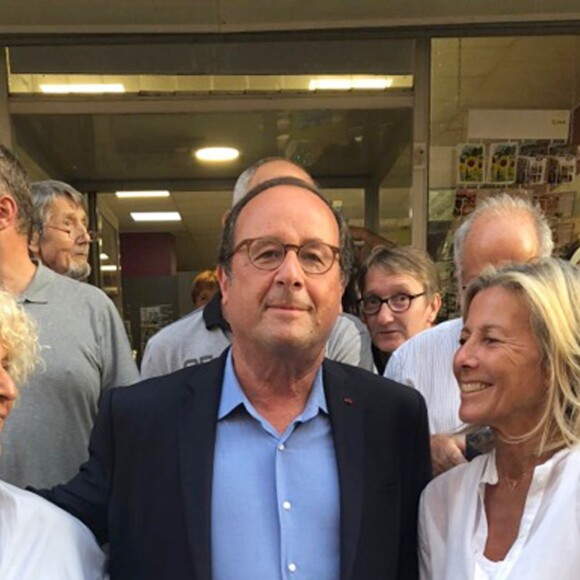 Exclusif - Nathalie Samson (meilleure amie de Claire Chazal), François Hollande, Claire Chazal - François Hollande et sa compagne Julie Gayet sont allés voir Claire Chazal qui dédicaçait son livre "Puisque tout passe: Fragments de vie" à Lectoure dans le Gers, le 20 août 2018.