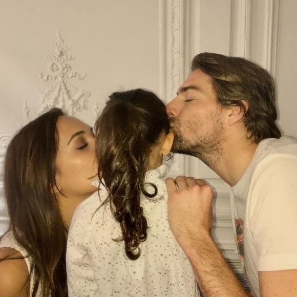 Valérie Bègue partage une photo avec sa fille Jazz et son ex-mari Camille Lacourt sur Instagram le 3 avril 2017.