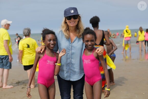 Semi-exclusif - Isabelle Aubret et son compagnon Gérard Meys - "La Journée des oubliés des vacances" organisée par le Secours Populaire, emmène 5000 enfants franciliens sur les plages de Cabourg, en Normandie, France, le 23 août, 2018. © CVS/Bestimage