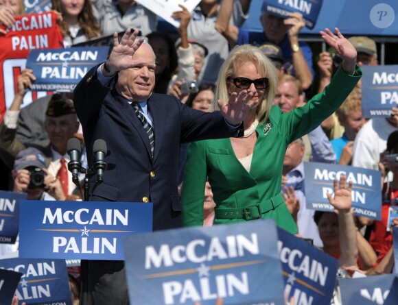 John et Cindy McCain en campagne à Fairfax en Virginie, le 10 septembre 2008.