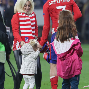 Antoine Griezmann, sa femme Erika Choperena et leur fille Mia après la finale de la Ligue Europa, l'Olympique de Marseille contre l'Atlético de Madrid au stade Groupama à Decines-Charpieu banlieue de Lyon, France, le 16 mai 2018. L'Atlético de Madrid a gagné 3-0. © Cyril Moreau/Bestimage