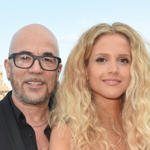 Pascal Obispo et sa femme Julie Hantson - Soirée du 90e anniversaire de Line Renaud sur le Bateau Potel et Chabot "Pavillon Seine" à Paris le 2 juillet 2018. © Coadic Guirec/Bestimage