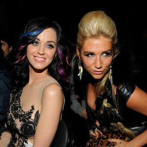 Katy Perry et Kesha aux MTV Video Music Awards au Nokia Theatre à Los Angeles le 12 septembre 2010