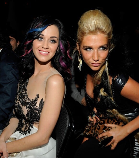 Katy Perry et Kesha aux MTV Video Music Awards au Nokia Theatre à Los Angeles le 12 septembre 2010