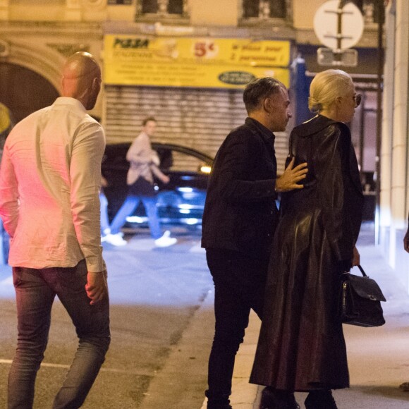 Exclusif - Lady Gaga et son compagnon Christian Carino sont allés dîner en amoureux au restaurant "Pétrelle" dans le quartier de Montmartre à Paris, le 28 août 2018.