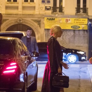 Exclusif - Lady Gaga et son compagnon Christian Carino sont allés dîner en amoureux au restaurant "Pétrelle" dans le quartier de Montmartre à Paris, le 28 août 2018.