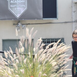 Exclusif - Jennifer Garner est allée chercher sa fille à son cours d'art martial, accompagnée de son fils Samuel à Los Angeles, le 27 aout 2018.