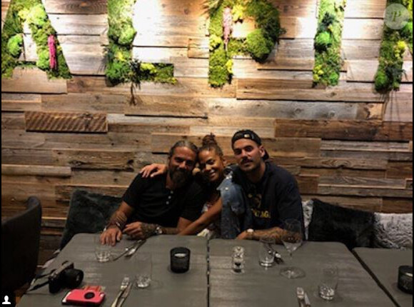 Christina Milian et M. Pokora ont mangé avec l'ancien footballeur Fiorese Fabrice au restaurant L'Alpin à Annecy le 29 août 2018.