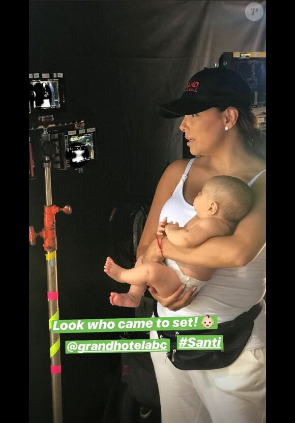 Eva Longoria a partagé des photos d'elle sur le tournage de Grand Hotel, accompagnée de son fils Santiago. Instagram, août 2018