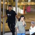 Kendall Jenner et son compagnon Ben Simmons font du shopping chez Neiman Marcus à Beverly Hills. Les amoureux sont ensuite allés déjeuner à Beverly Hills. Le 28 juin 2018