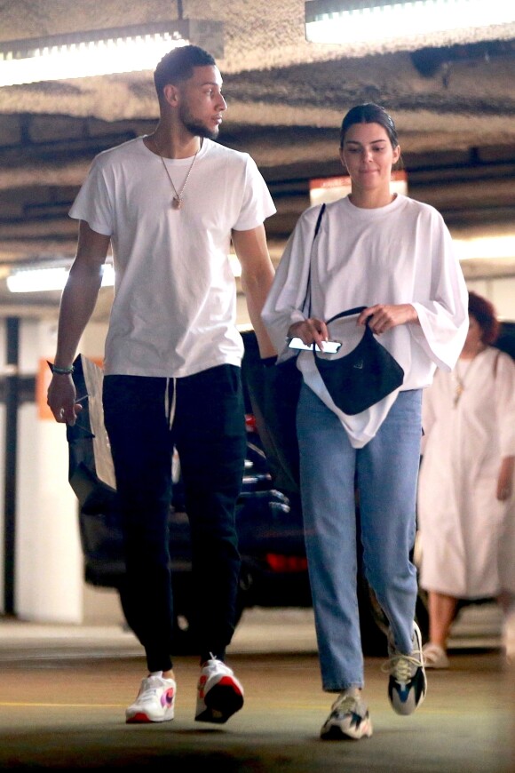 Exclusif - Kendall Jenner et son nouveau compagnon Ben Simmon vont faire du shopping à Beverly Hills. Los Angeles, le 9 juin 2018.