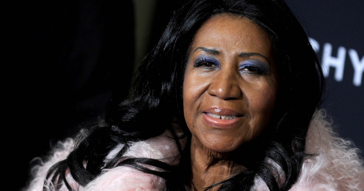 Умершие певицы. Певицы американские погибшие. Смерть американской певицы. Aretha Franklin Nicki Minaj. Певица покойная "ф".