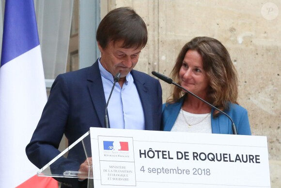 Passation de pouvoir entre le ministre de la Transition Ecologique et Solidaire, Nicolas Hulot, en compagnie de son épouse Florence Lasserre, et son successeur François de Rugy, accompagné de sa femme Séverine Servat, au ministère de l'Ecologie, hôtel de Roquelaure, à Paris, le 4 septembre 2018. © Stéphane Lemouton / Bestimage