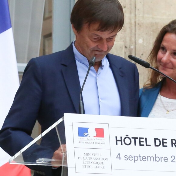 Passation de pouvoir entre le ministre de la Transition Ecologique et Solidaire, Nicolas Hulot, en compagnie de son épouse Florence Lasserre, et son successeur François de Rugy, accompagné de sa femme Séverine Servat, au ministère de l'Ecologie, hôtel de Roquelaure, à Paris, le 4 septembre 2018. © Stéphane Lemouton / Bestimage